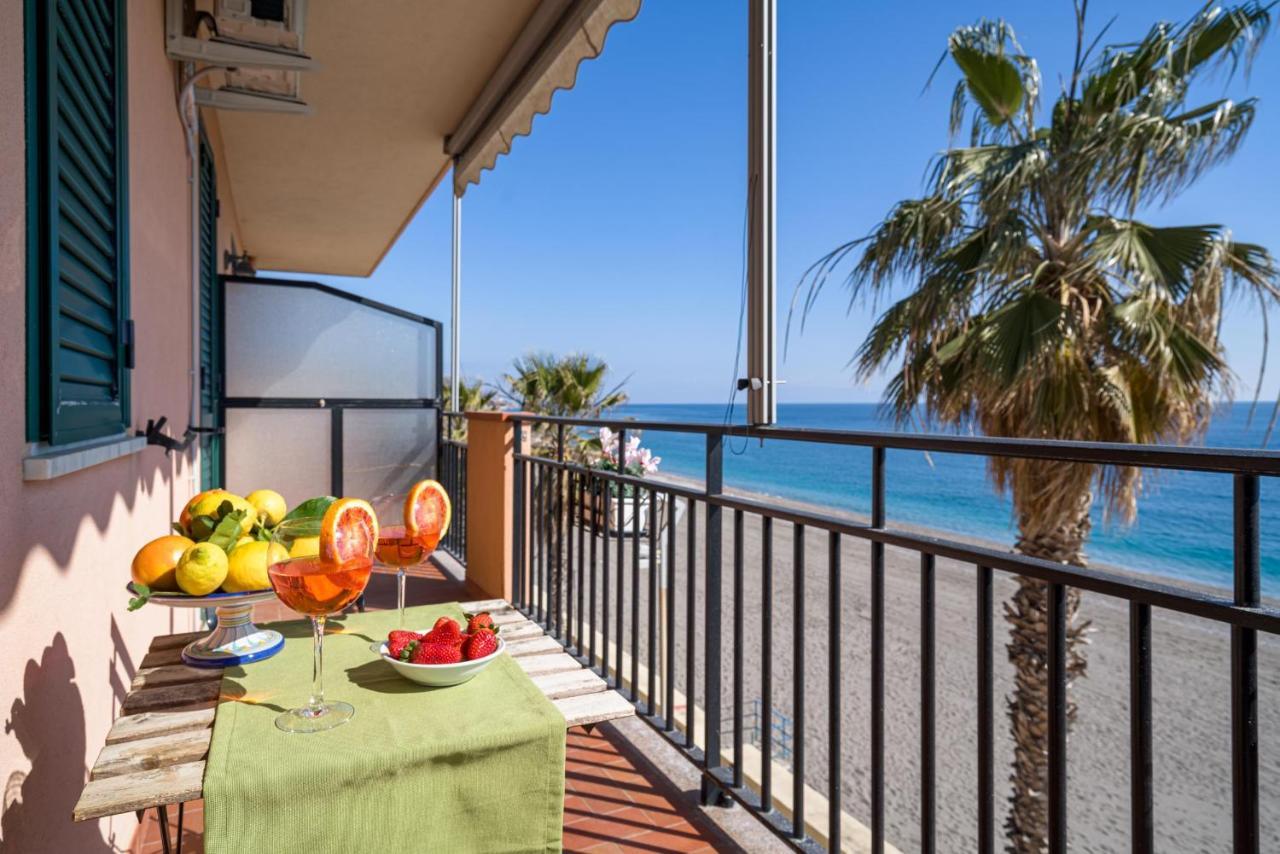 Loft Balcone Sul Mare Lejlighed Letojanni Eksteriør billede