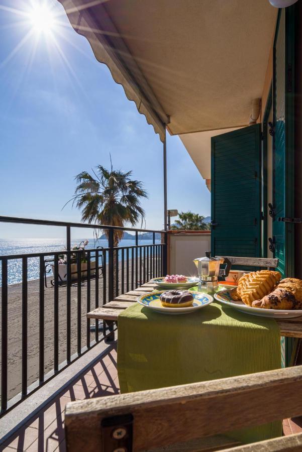 Loft Balcone Sul Mare Lejlighed Letojanni Eksteriør billede