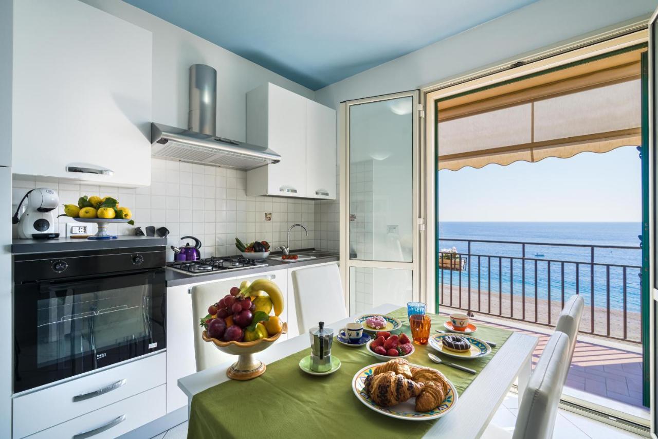 Loft Balcone Sul Mare Lejlighed Letojanni Eksteriør billede