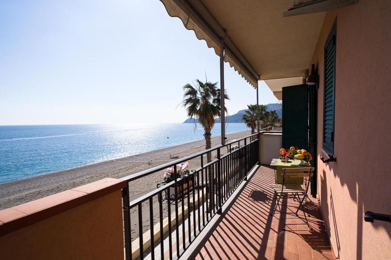 Loft Balcone Sul Mare Lejlighed Letojanni Eksteriør billede